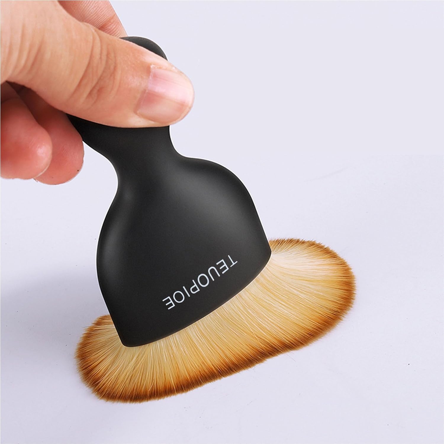 Professional Car Interior Cleaning Brush - Soft Hair Detailing Tool for Dusting Air Vents and Surfaces (Brown)